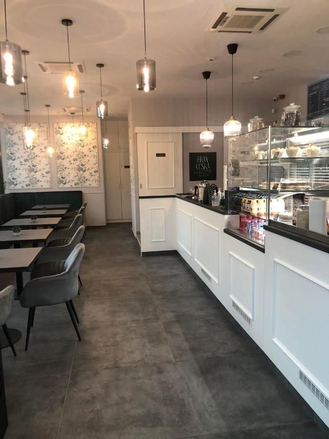 דברצן Mox Downtown Apartman מראה חיצוני תמונה